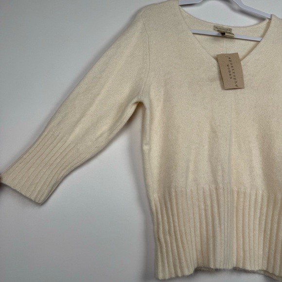 NWT Apostrophe Women’s Angora Blend V-neck Pullover Sweater Top Size 16/18 (XL) - Picture 4 of 10